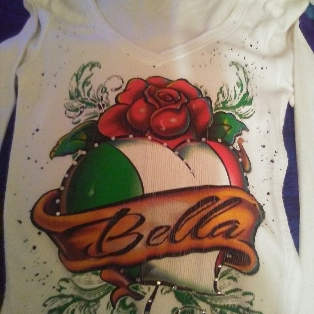 White long tee with Bella in Italian red, white an